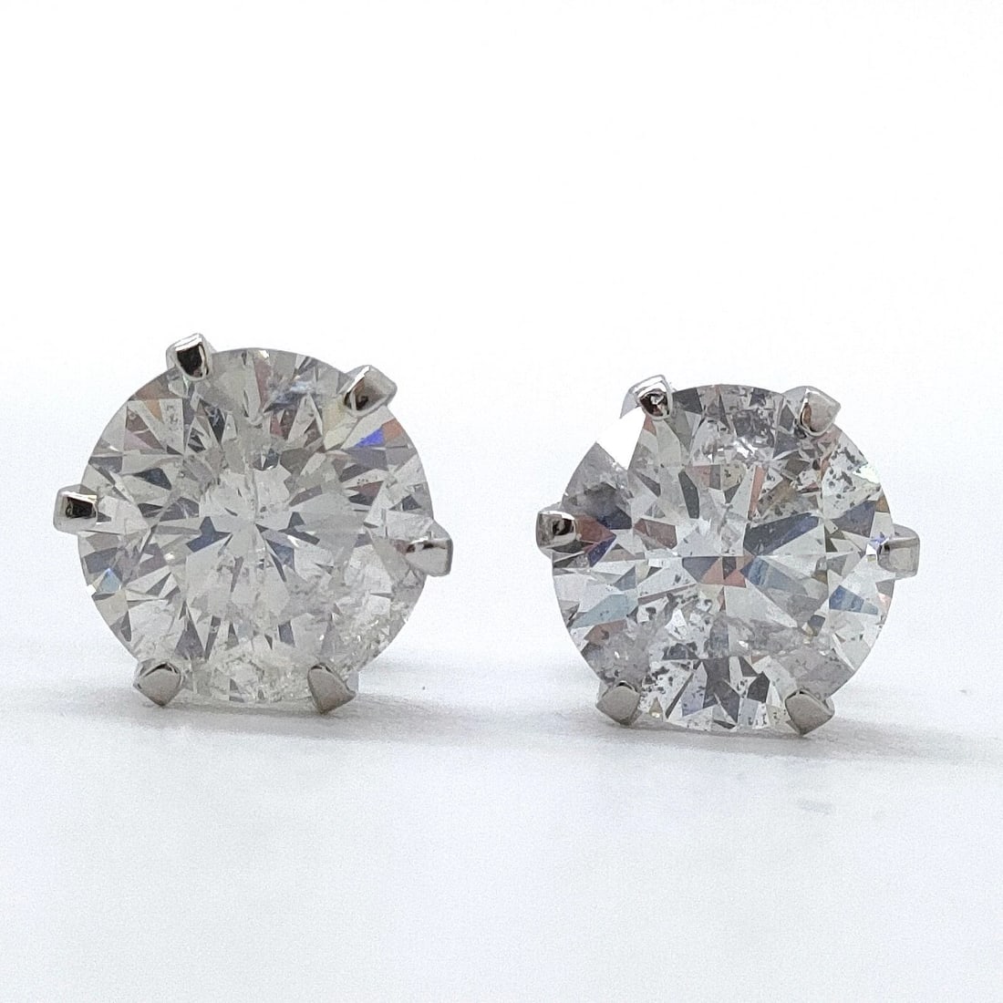 Jewelry Pierced Earring Natural Diamond: Jewelry Pierced Earring Natural Diamond Brand: Unbranded Type/Style: Earrings Material: Platinum, Color: None Size: none Accessories: None Accessories Notice: When purchasing pre-owned goo