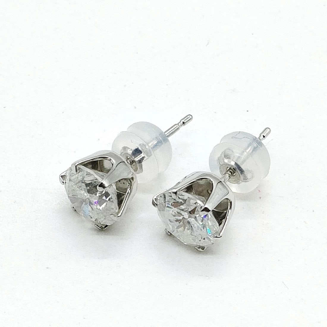Jewelry Pierced Earring Natural Diamond: Jewelry Pierced Earring Natural Diamond Brand: Unbranded Type/Style: Earrings Material: Platinum Color: None Size: none Accessories: None Accessories Notice: When purchasing pre-owned good