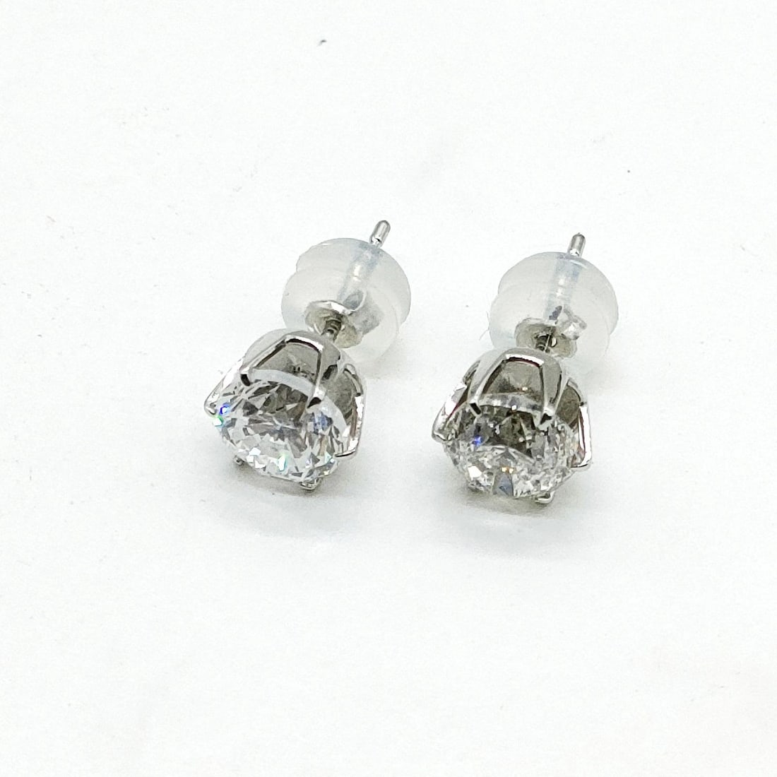 Jewelry Pierced Earring: Jewelry Pierced Earring Brand: Unbranded Type/Style: Earrings Material: Platinum Color:None Size: none Accessories: None Accessories Notice: When purchasing pre-owned goods, please refer