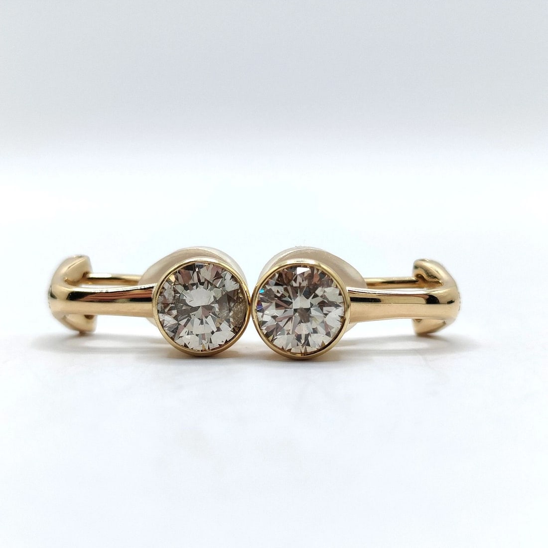 JEWELRY EARRING NATURAL DIAMOND WHITE GOLD: Jewelry Earring Natural Diamond White Gold Brand: Unbranded Type/Style: Earring Material: White gold, Main Stone Natural Color: White gold Size: none Accessories: None Accessories Notice: