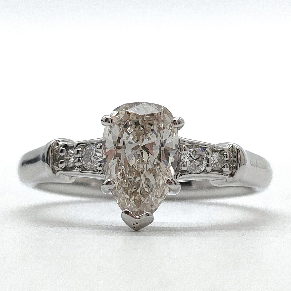 JEWELRY RING OPAL PLATINUM: Jewelry Ring Opal Platinum Brand: Unbranded Type/Style: Ring Material: Platinum, Main Stone Natural Color: Platinum Size: US 6 1/4 Accessories: None Accessories Notice: When purchasing pre
