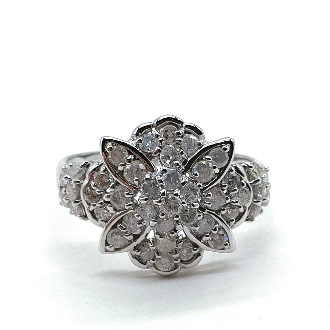 TIFFANY AND CO. RING HARMONY NATURAL DIAMOND: Tiffany and Co. Ring Harmony Natural Diamond Brand: Tiffany and Co. Type/Style: Ring Material: Platinum, Main Stone Natural Color: Platinum Size: US 7 7/8 Accessories: None Accessories Not