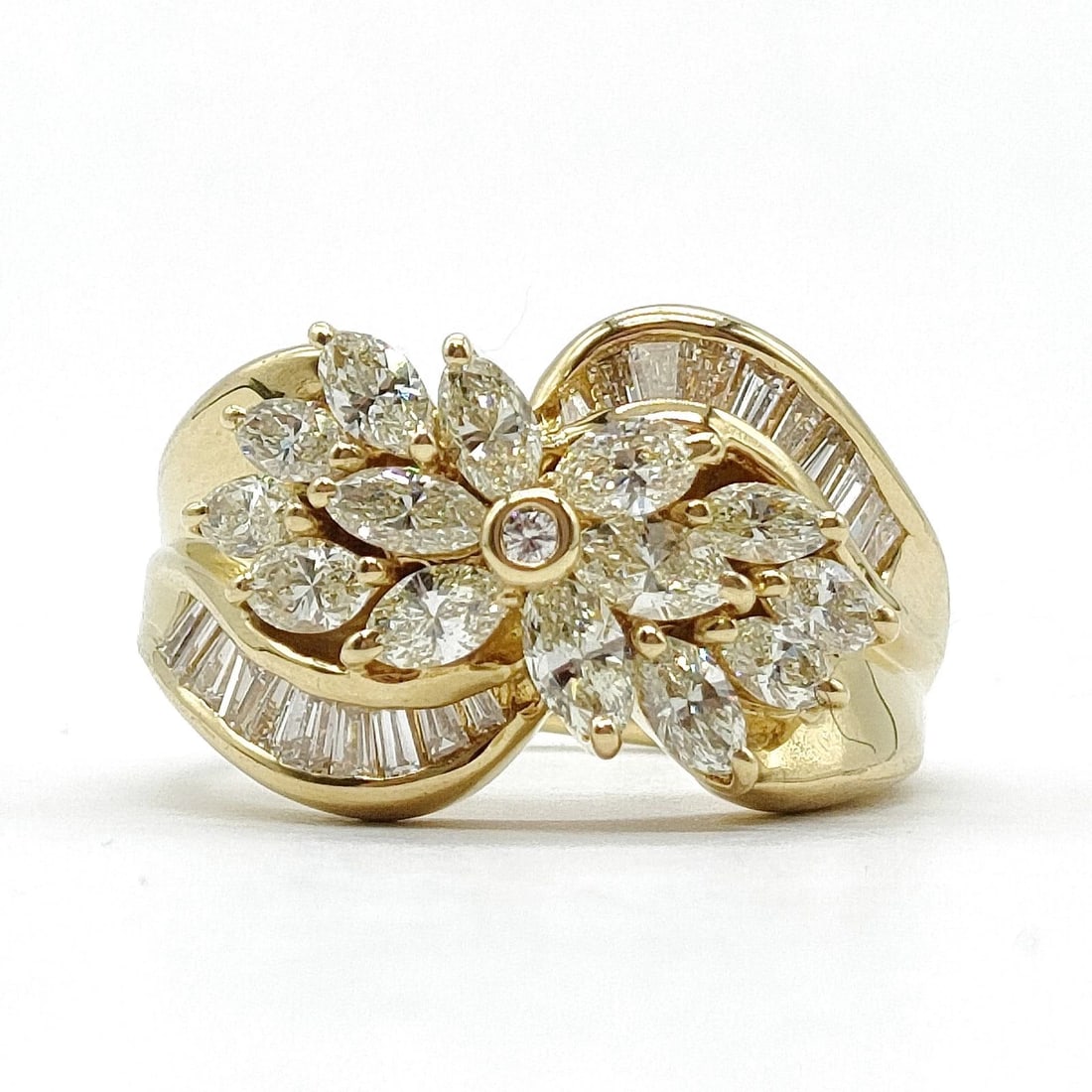 Jewelry Ring Natural Diamond: Jewelry Ring Natural Diamond Brand: Unbranded Type/Style: Ring Material: Gold Color: None Size: US 5 3/4 Accessories: None Accessories Notice: When purchasing pre-owned goods, please refer