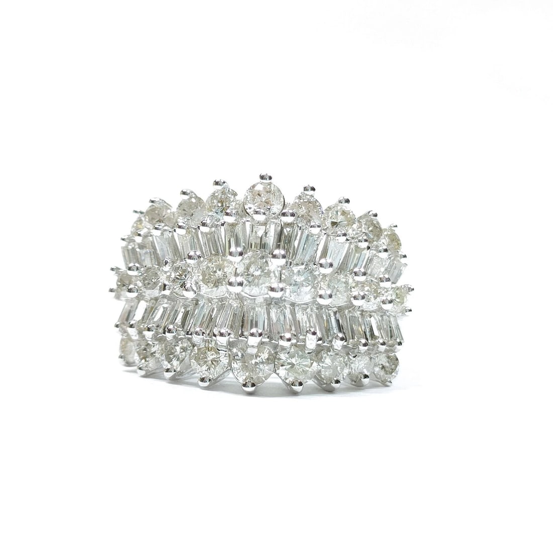 JEWELRY LOOSE DIAMOND NATURAL DIAMOND: Jewelry Loose Diamond Natural Diamond Brand: Unbranded Type/Style: Ring Material: White gold, Main Stone Natural Color: White gold Size: US 6 5/8 Accessories: None Accessories Notice: When