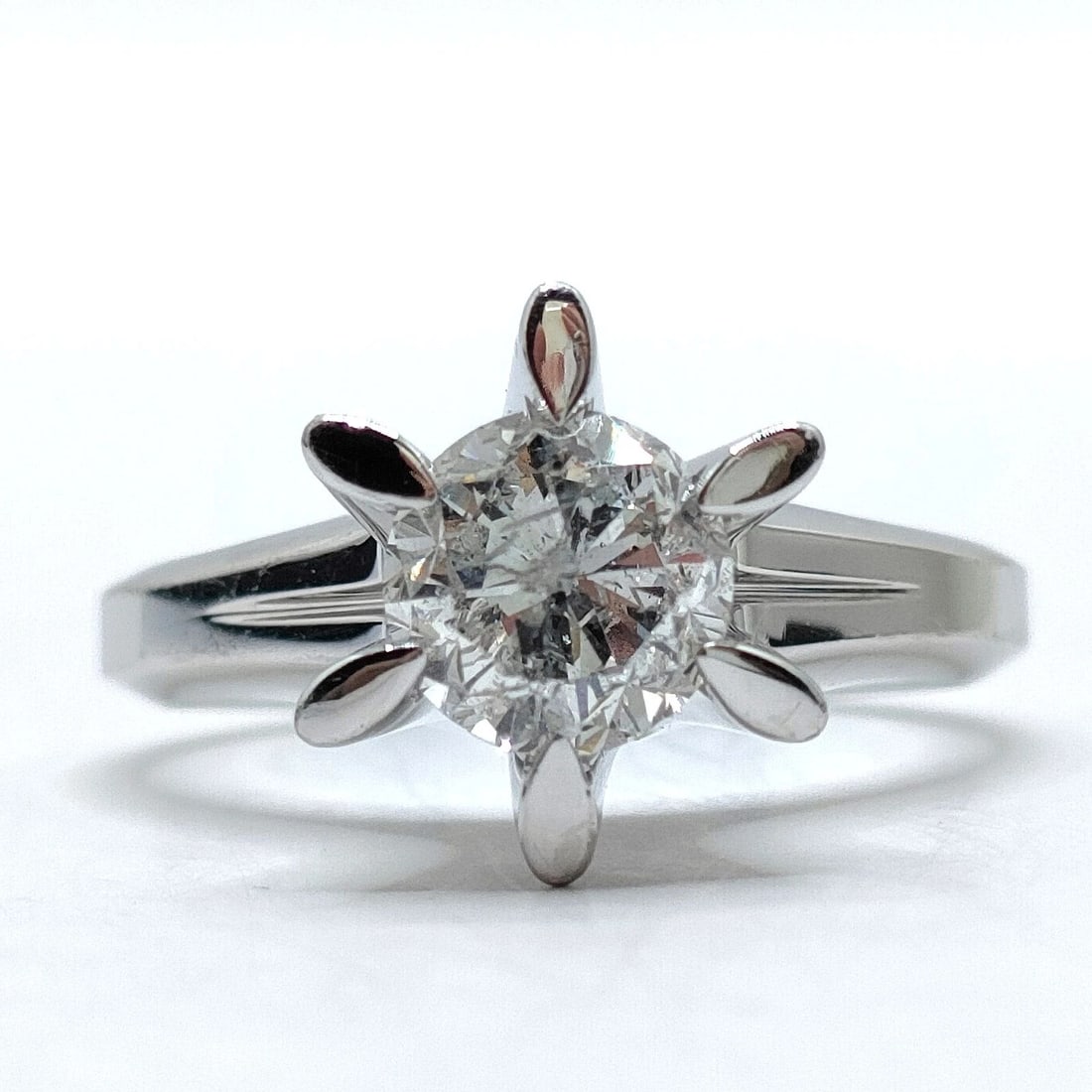 JEWELRY RING EMERALD PLATINUM: Jewelry Ring Emerald Platinum Brand: Unbranded Type/Style: Ring Material: Platinum, Main Stone Natural Color: Platinum Size: US 6 Accessories: None Accessories Notice: When purchasing pre-