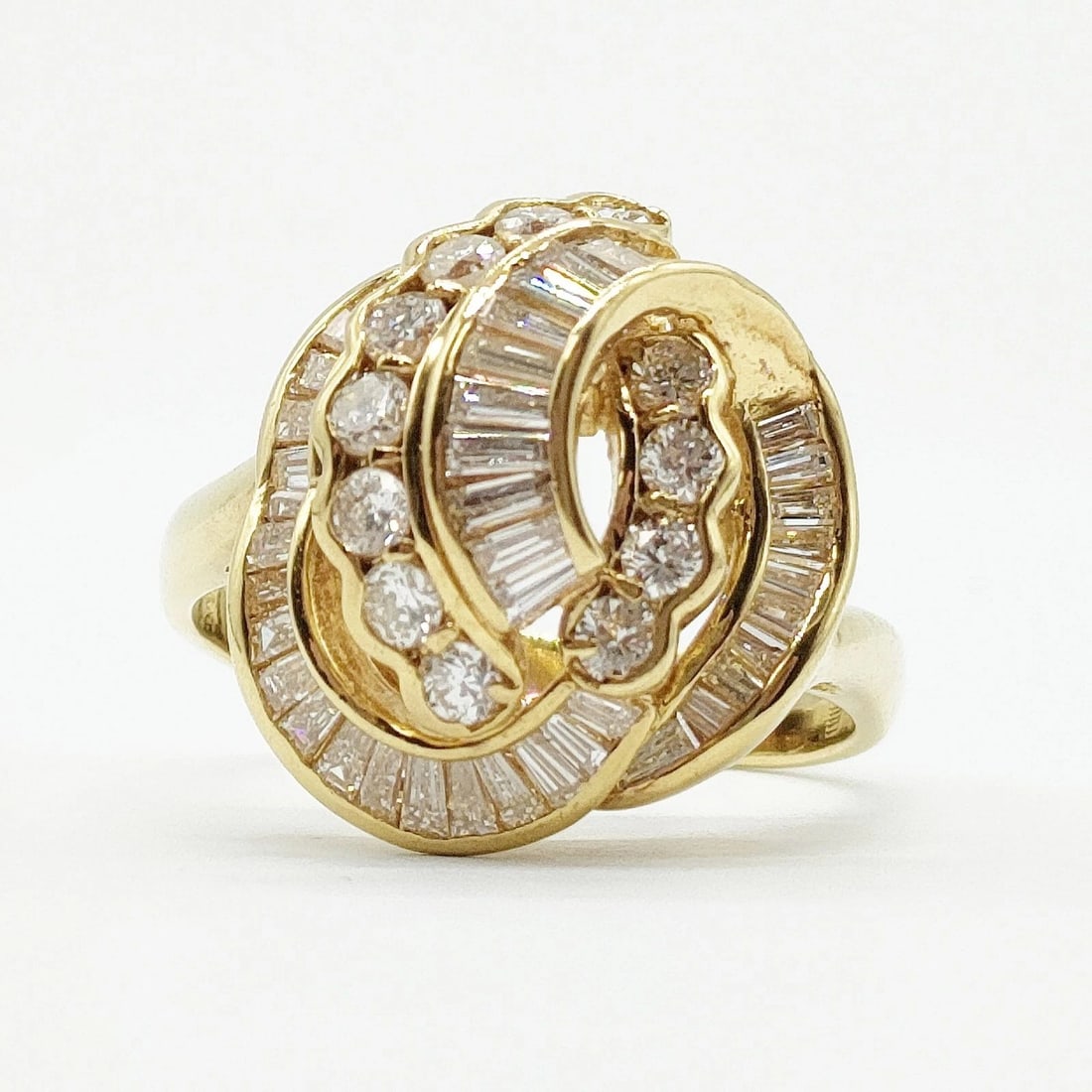 Jewelry Ring Natural Diamond: Jewelry Ring Natural Diamond Brand: Unbranded Type/Style: Ring Material: Gold, Main Stone Natural Color: Yellow Gold Size: US 7 Accessories: None Accessories Notice: When purchasing pre-ow