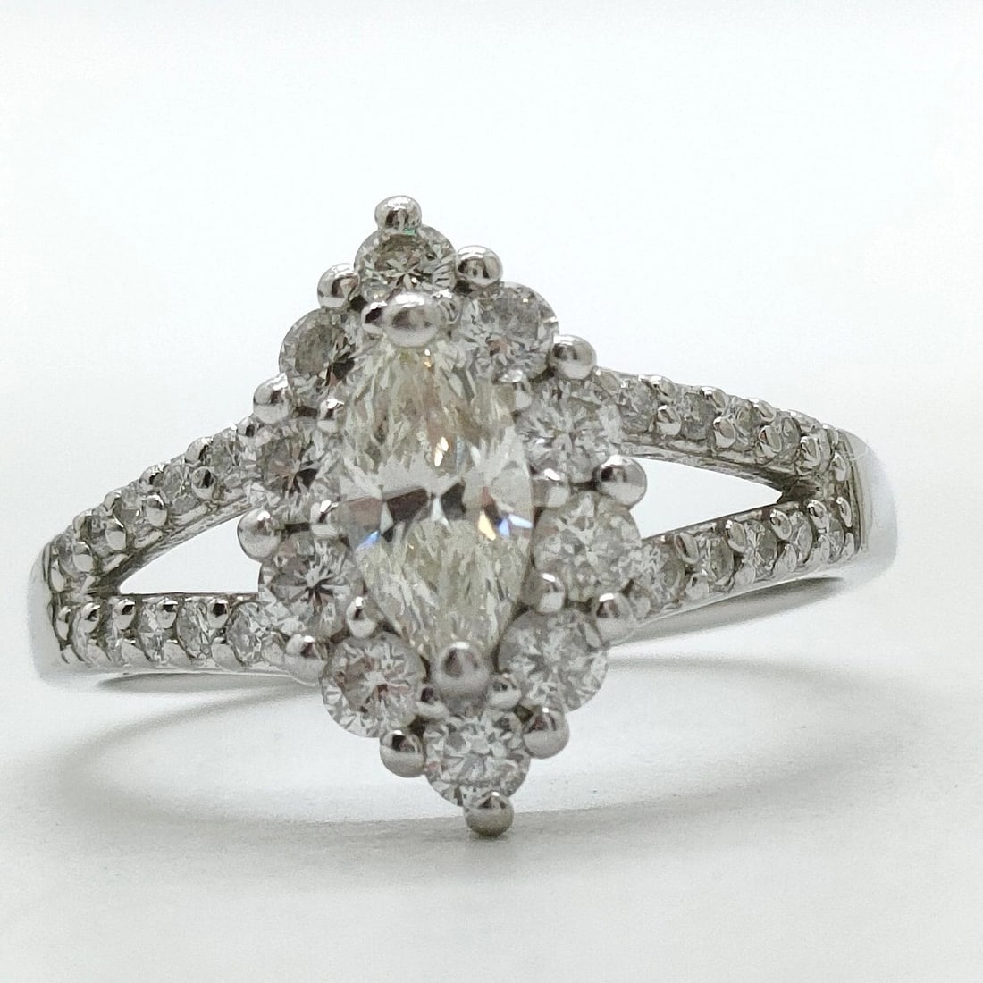 HARRYWINSTON RING NATURAL DIAMOND PLATINUM: HARRYWINSTON Ring Natural Diamond Platinum Brand: HARRYWINSTON Type/Style: Ring Material: Platinum, Main Stone Natural Color: Platinum Size: US 4 1/2 Accessories: None Accessories Notice: