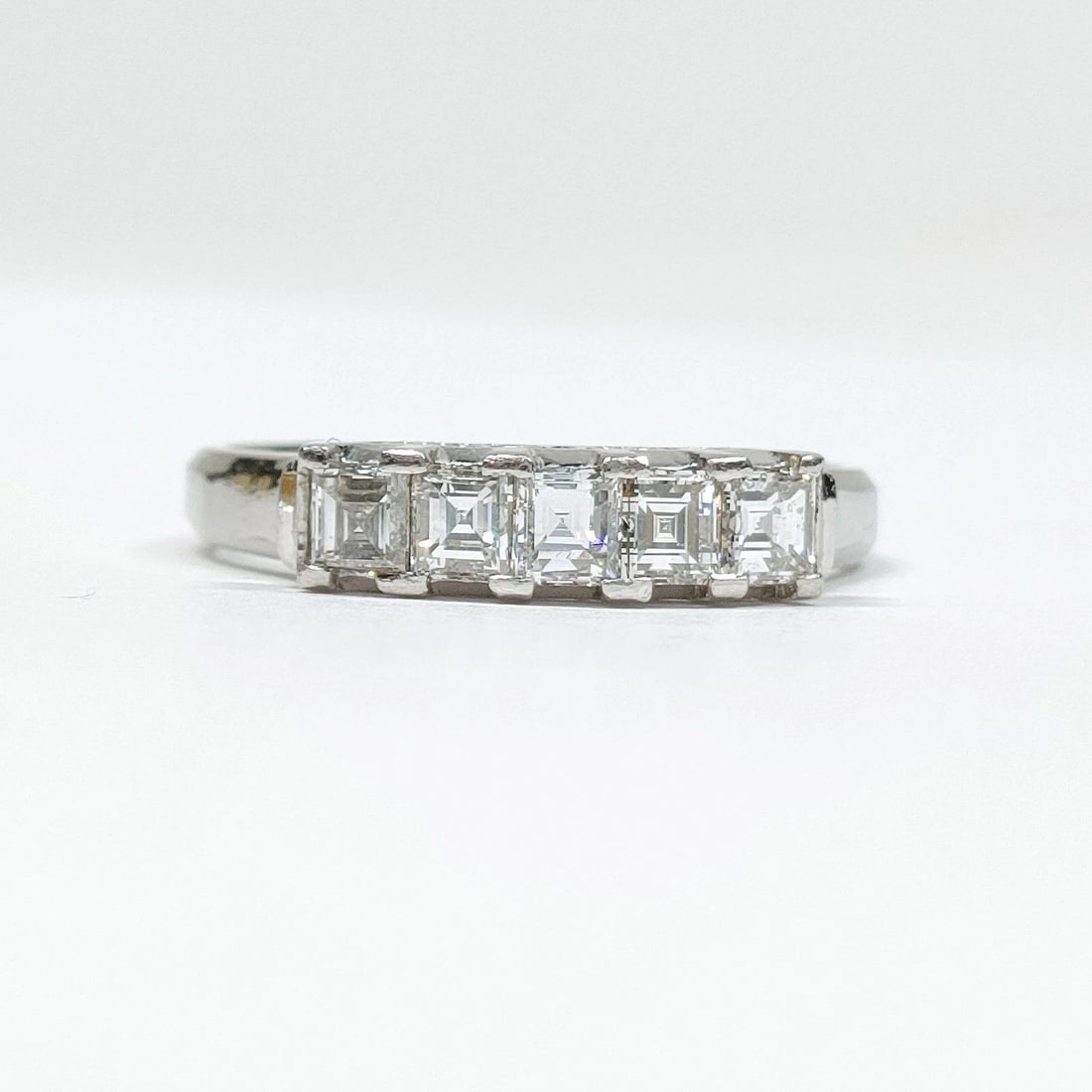 Jewelry Ring Natural Diamond: Jewelry Ring Natural Diamond Brand: Unbranded Type/Style: Ring Material: Gold, Main Stone Natural Color: Platinum Size: US 8 1/4 Accessories: None Accessories Notice: When purchasing pre-o