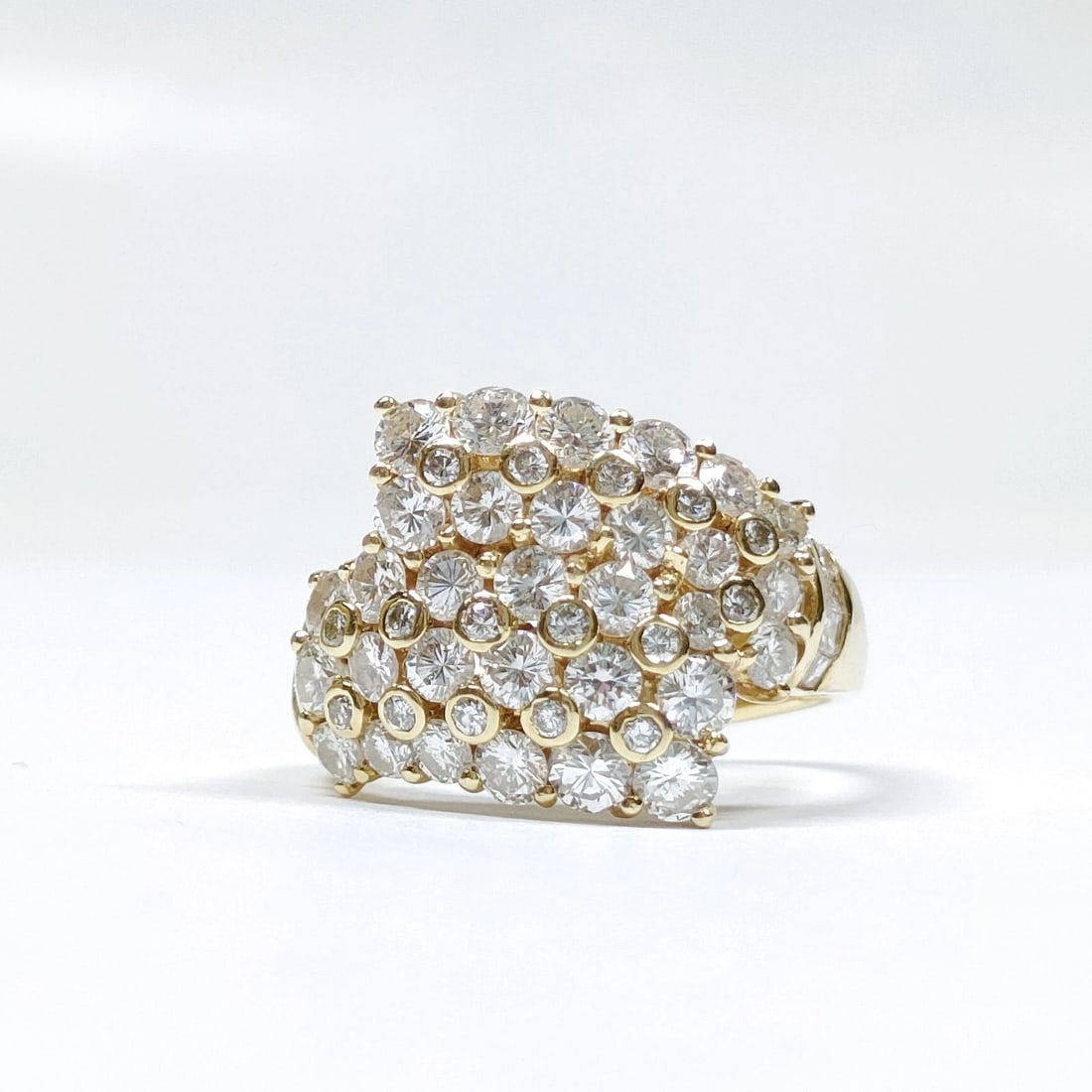 JEWELRY LOOSE DIAMOND NATURAL DIAMOND: Jewelry Loose Diamond Natural Diamond Brand: Unbranded Type/Style: Ring Material: Gold, Main Stone Natural Color: Yellow Gold Size: US 5 3/8 Accessories: None Accessories Notice: When purchasing