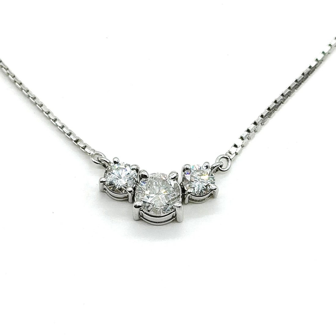 TIFFANY AND CO. RING STACKING BAND PERETTI NATURAL DIAMOND: Tiffany and Co. Ring Stacking band Peretti Natural Diamond Brand: Tiffany and Co. Type/Style: Necklace Material: Platinum, Main Stone Natural Color: Platinum Size: Pendant Size : 0.7X1.37 cm /