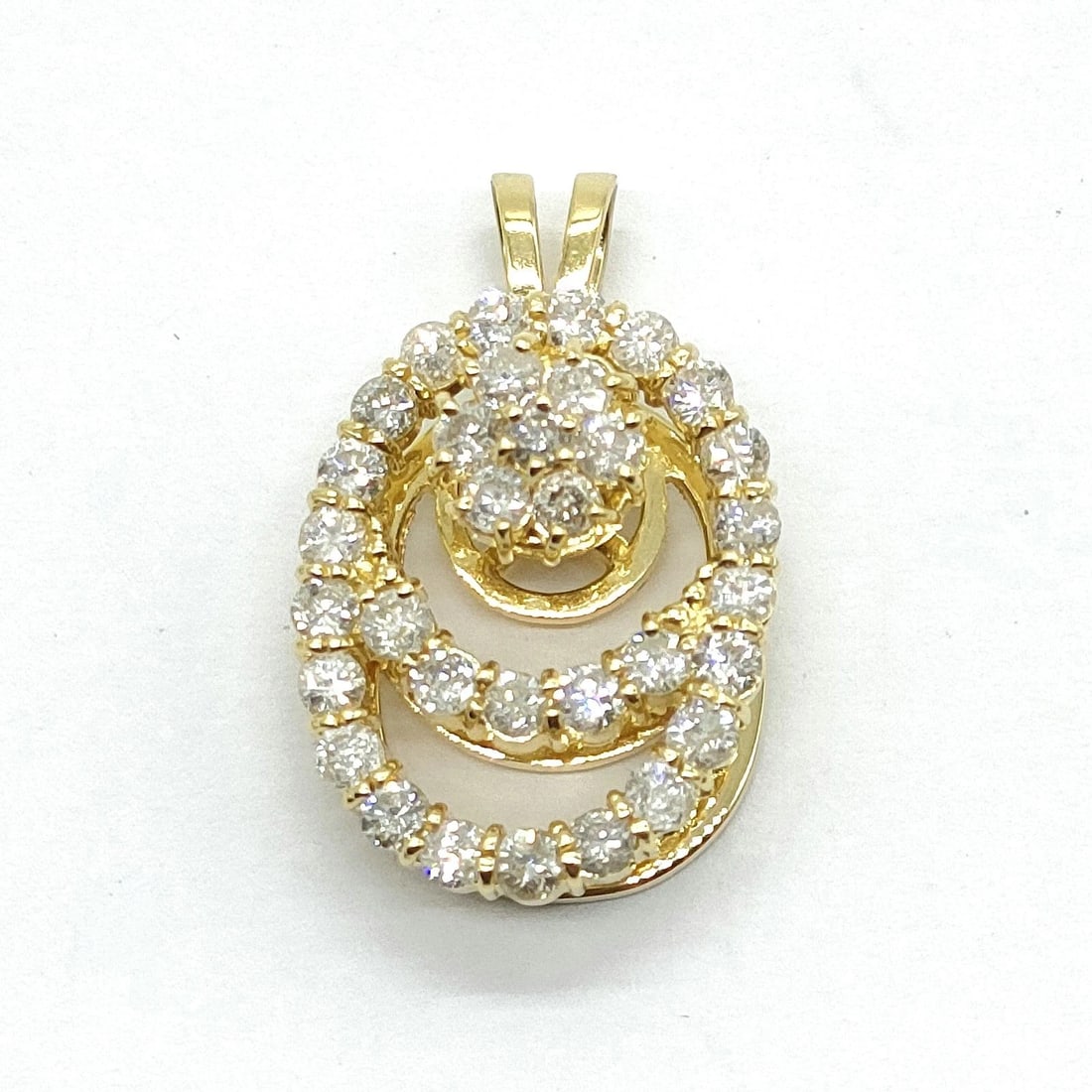 GUCCI TRIO RING SET GOLD PINKS: Gucci Trio Ring set Gold Pinks Brand: Gucci Type/Style: Pendant head Material: Gold, Main Stone Natural Color: Yellow Gold Size: Pendant Size : 2.23X1.34 cm / 0.87X0.52 inch Accessories: None
