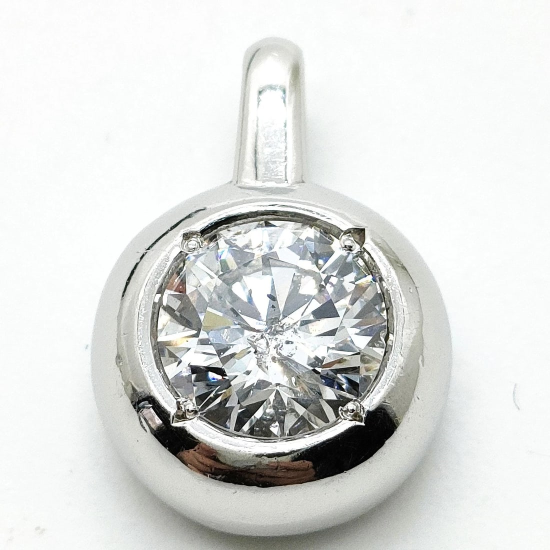 JEWELRY LOOSE DIAMOND NATURAL DIAMOND: Jewelry Loose Diamond Natural Diamond Brand: Unbranded Type/Style: Pendant head Material: Platinum, Main Stone Natural Color: Platinum Size: Pendant Size : 1.63X1.13 cm / 0.64X0.44 inch Accessories: