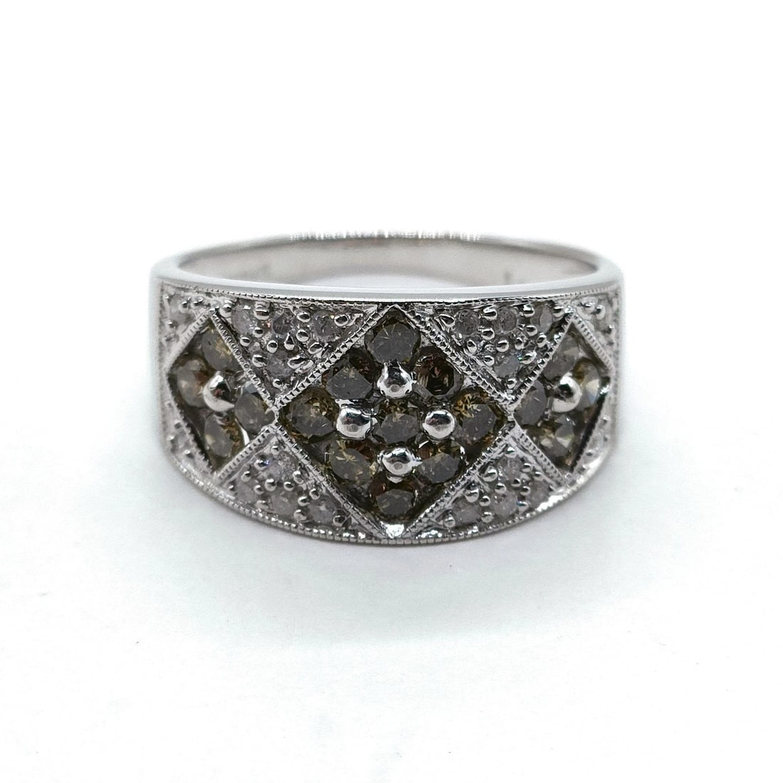 GUCCI RING GOLD: Gucci Ring Gold Brand: Gucci Type/Style: Ring Material: White gold, Main Stone Natural Color: White gold Size: US 6 1/4 Accessories: None Accessories Notice: When purchasing pre-owned good