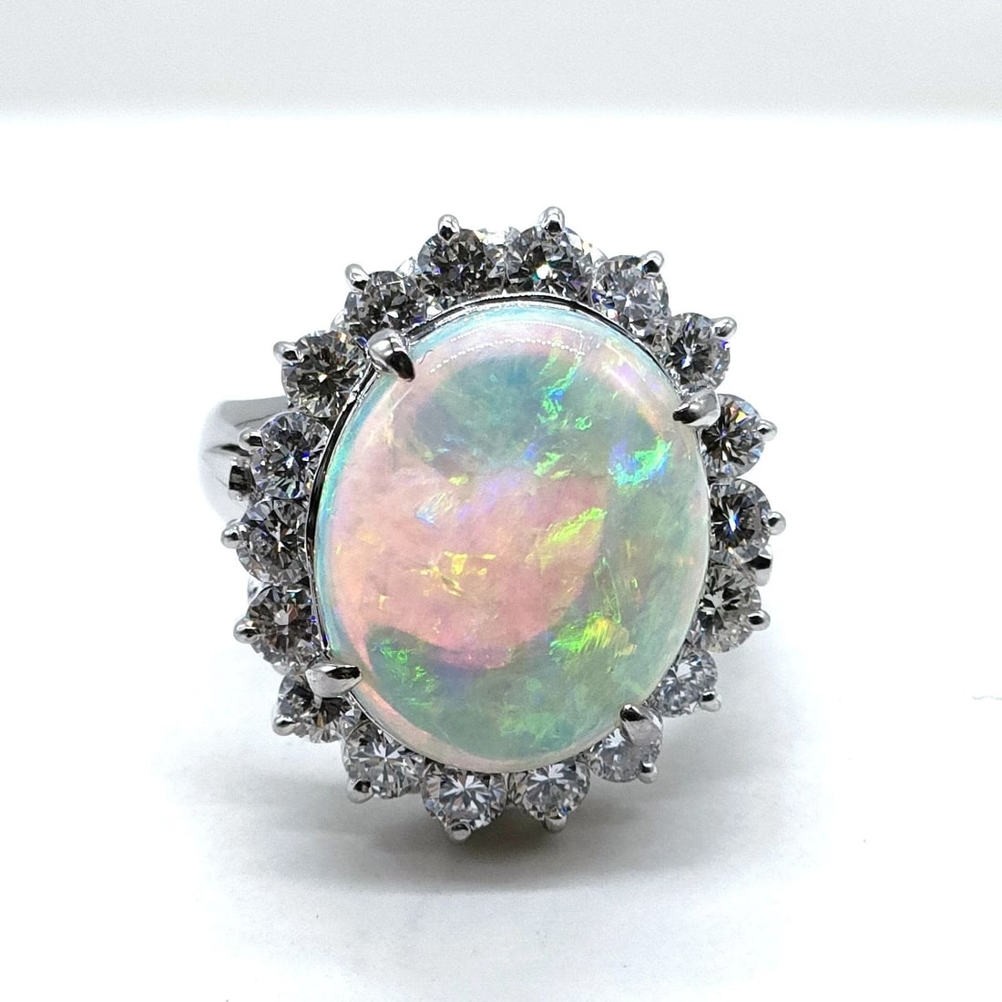 TIFFANY AND CO. RING CURVED BAND PERETTI PLATINUM: Tiffany and Co. Ring Curved band Peretti Platinum Brand: Tiffany and Co. Type/Style: Ring Material: Platinum, Main Stone Opal Natural Color: Platinum Size: US 5 3/4 Accessories: None Acces