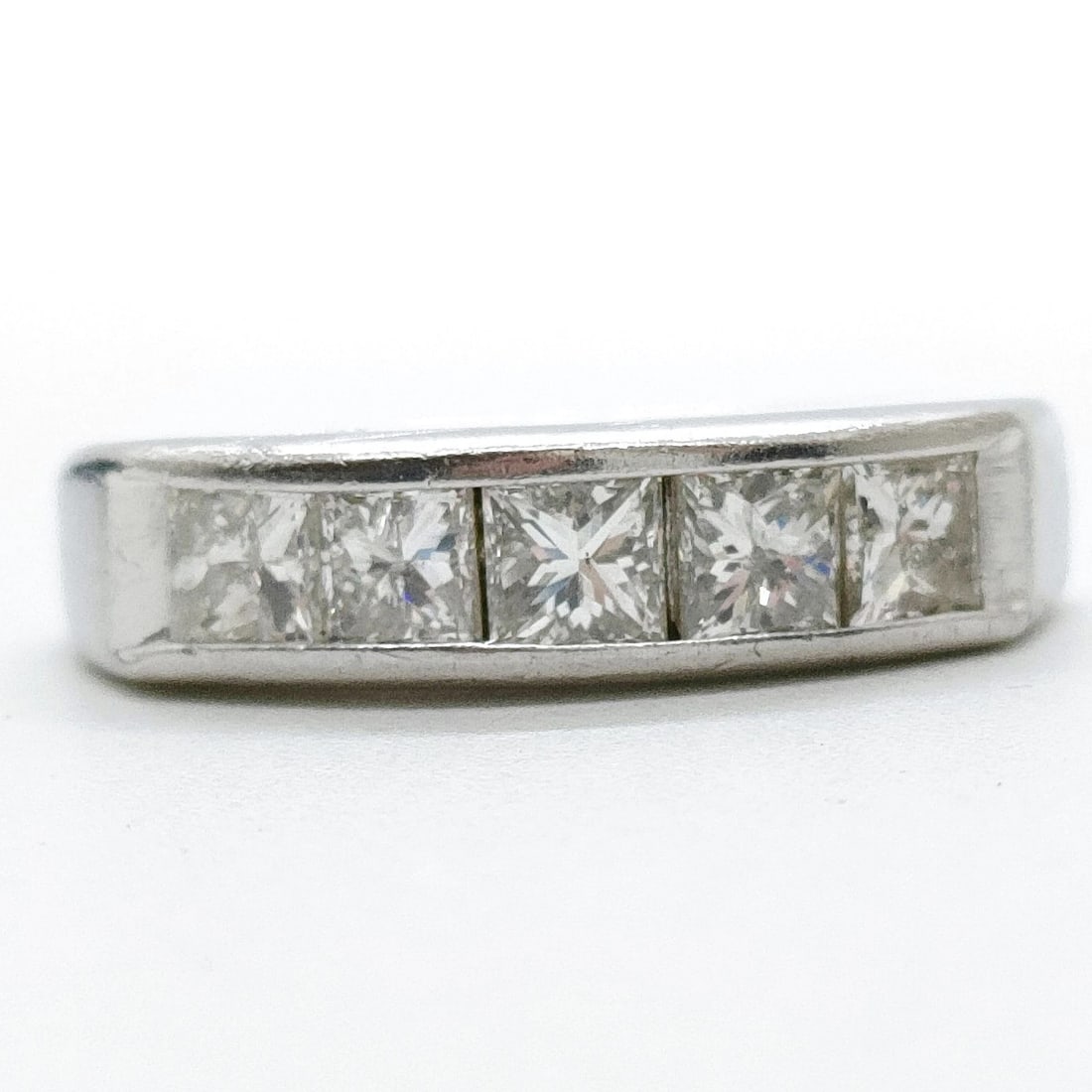 TIFFANY AND CO. NECKLACE SMALL CROSS NATURAL DIAMOND PLATINUM: Tiffany and Co. Necklace Small cross Natural Diamond Platinum Brand: Tiffany and Co. Type/Style: Ring Material: White gold, Main Stone Natural Color: White gold Size: US 5 3/4 Accessories: None