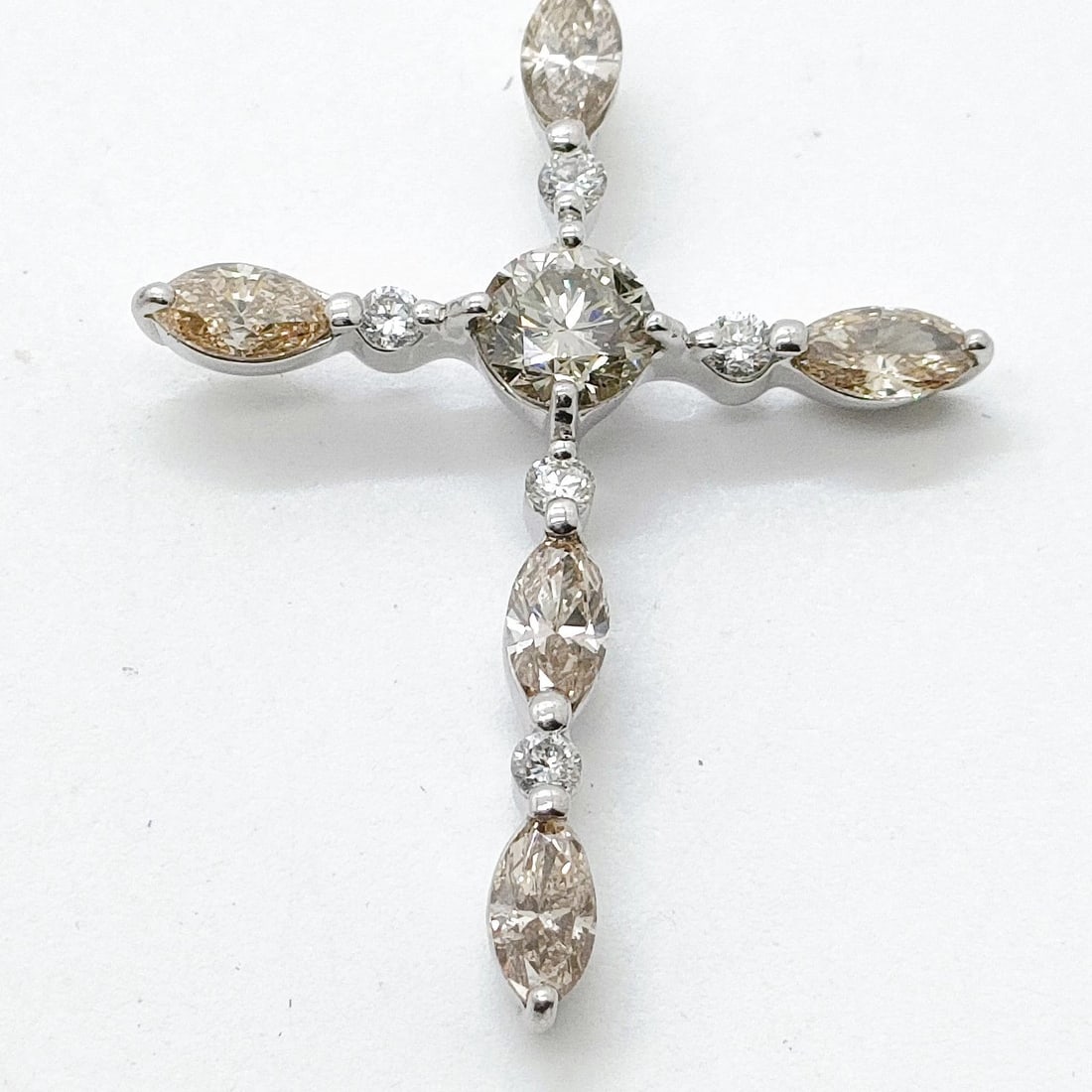 JEWELRY RING OPAL 7.67CT WHITE GOLD: Jewelry Ring Opal 7.67ct White Gold Brand: Unbranded Type/Style: Pendant head Material: Platinum, Main Stone Natural Color: Platinum Size: Pendant Size : 3.57X2.65 cm / 1.40X1.04 inch Accessories: