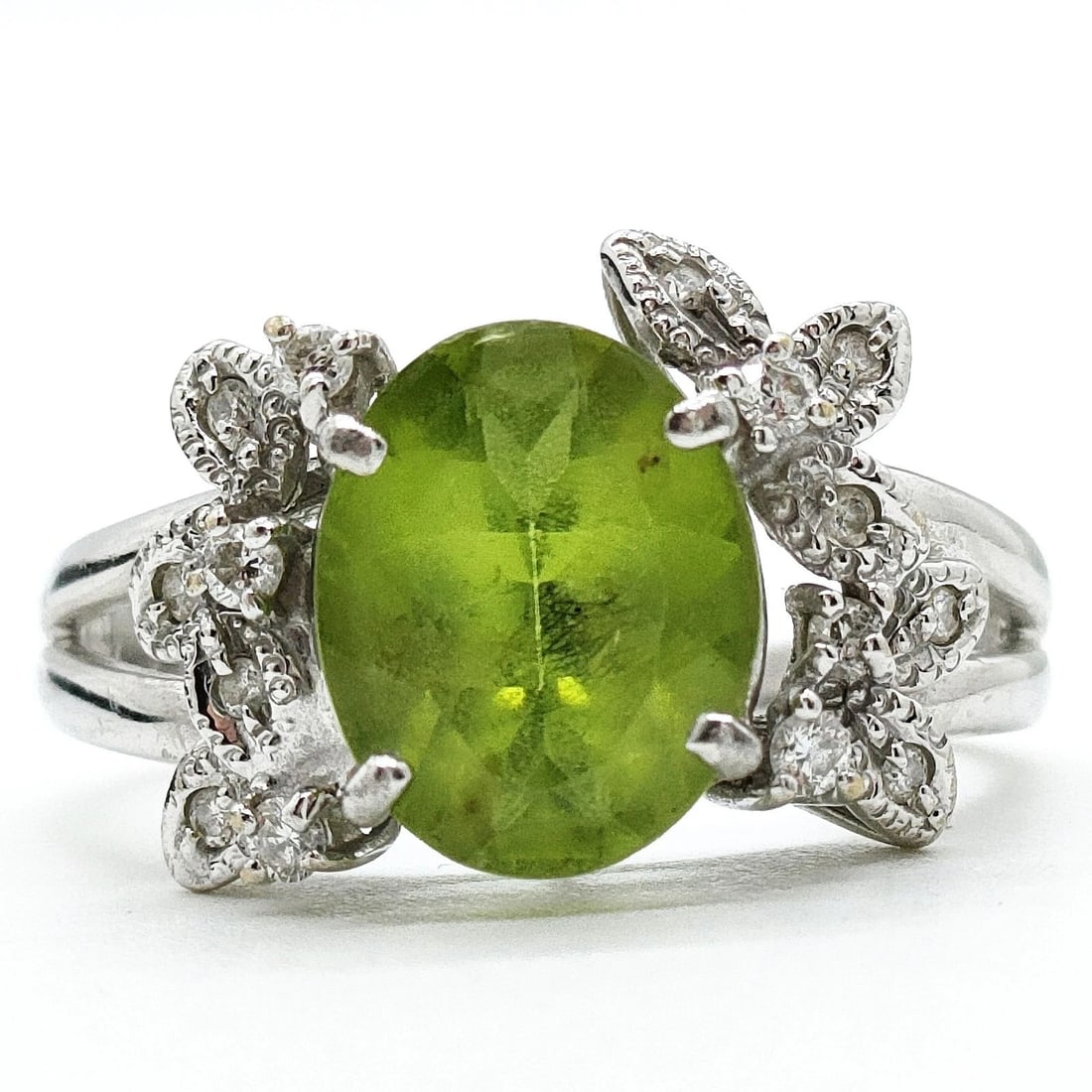 Jewelry Ring Peridot White Gold: Jewelry Ring Peridot White Gold Brand: Unbranded Type/Style: Ring Material: White gold, Main Stone Peridot Natural Color: White gold Size: US 7 1/2 Accessories: None Accessories Notice: W