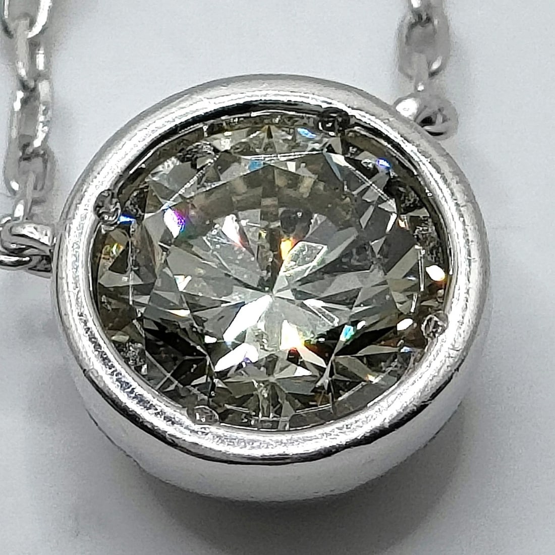 JEWELRY RING NATURAL DIAMOND 3CT WHITE GOLD: Jewelry Ring Natural Diamond 3ct White Gold Brand: Unbranded Type/Style: Pendant head Material: Platinum, Main Stone Natural Color: Platinum Size: Pendant Size : 0.37X0.39 cm / 0.14X0.15 inch Chain Si