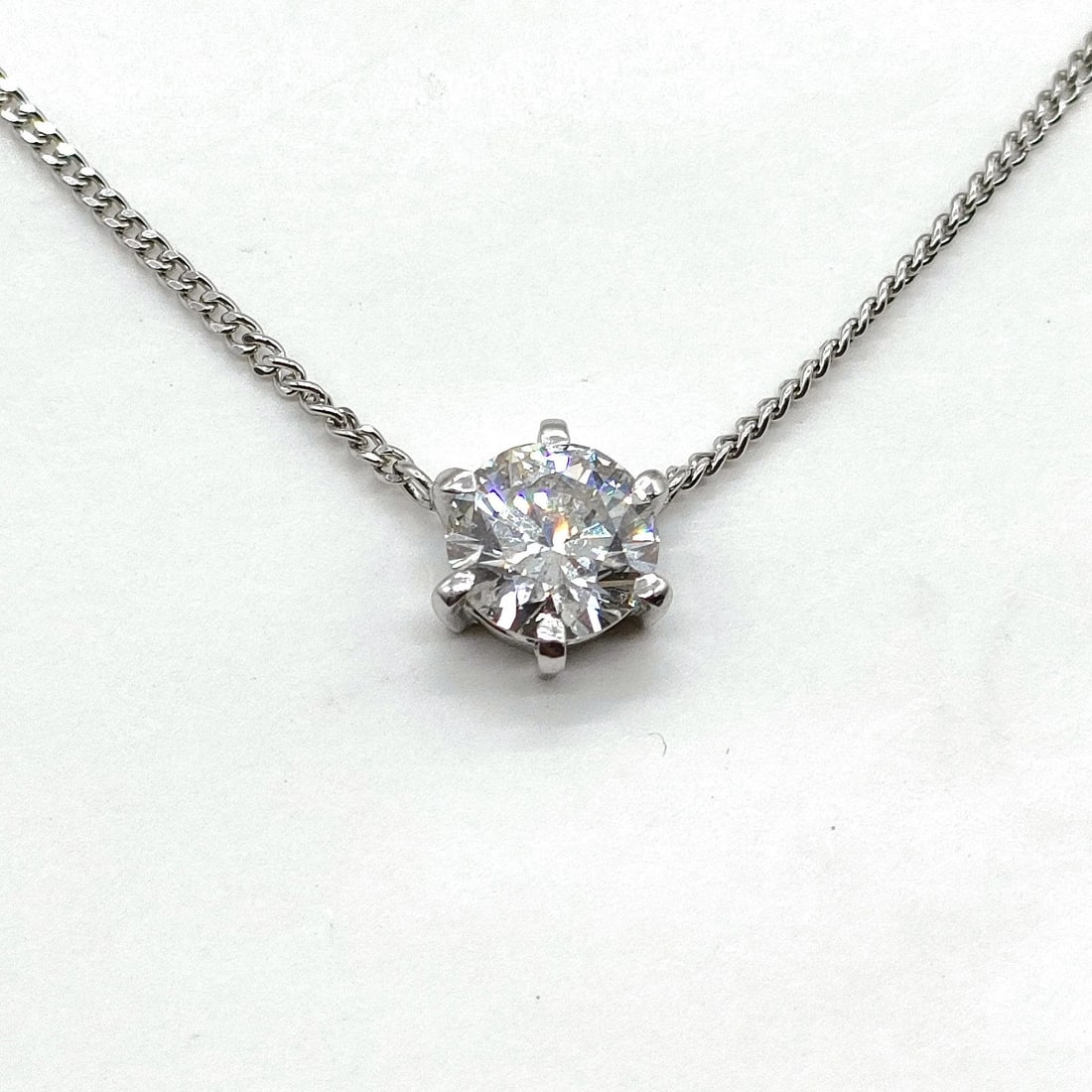 BVLGARI RING MARRY ME NATURAL DIAMOND PLATINUM: Bvlgari Ring Marry Me Natural Diamond Platinum Brand: Unbranded Type/Style: Neckless Material: Platinum, Main Stone Natural Color: Platinum Size: Pendant Size : 0.82X0.86 cm / 0.32X0.33 inch Chain Siz