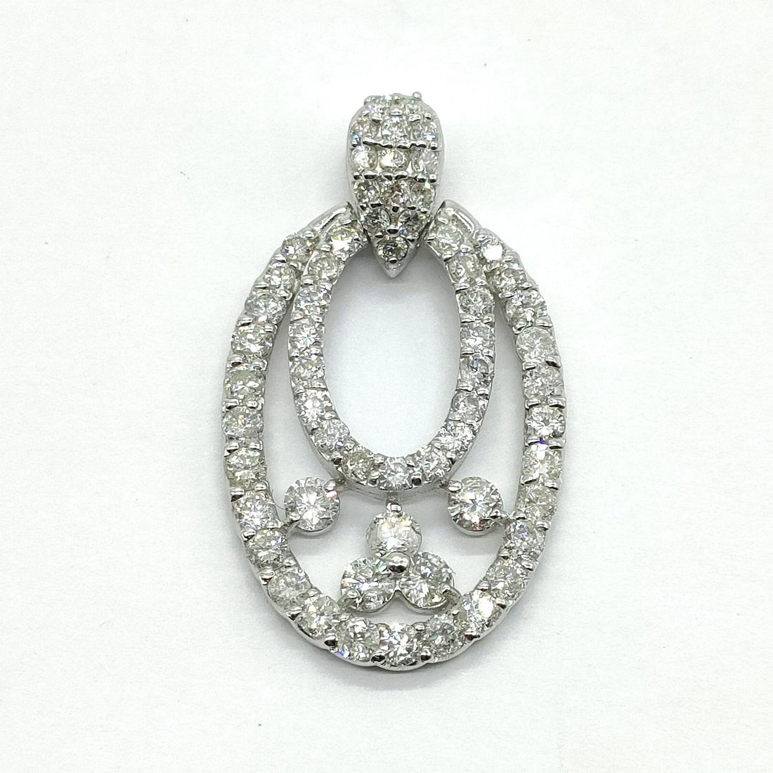 CHOPARD RING HAPPY DIAMOND NATURAL DIAMOND: Chopard Ring Happy Diamond Natural Diamond Brand: Unbranded Type/Style: Pendant head Material: White gold, Main Stone Natural Color: White gold Size: Pendant Size : 3.09X1.76 cm / 1.21X0.69 inch