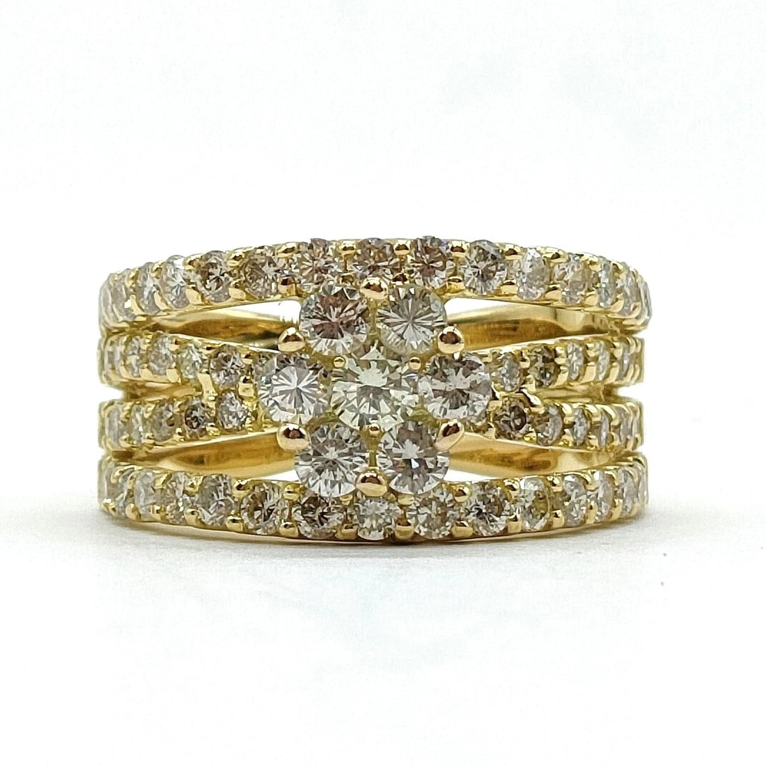 GUCCI RING RUNNING WHITE GOLD WHITE GOLD: Gucci Ring running White Gold White gold Brand: Unbranded Type/Style: Ring Material: Gold, Main Stone Natural Color: Yellow Gold Size: US 4 1/2 Accessories: None Accessories Notice: When purchasing