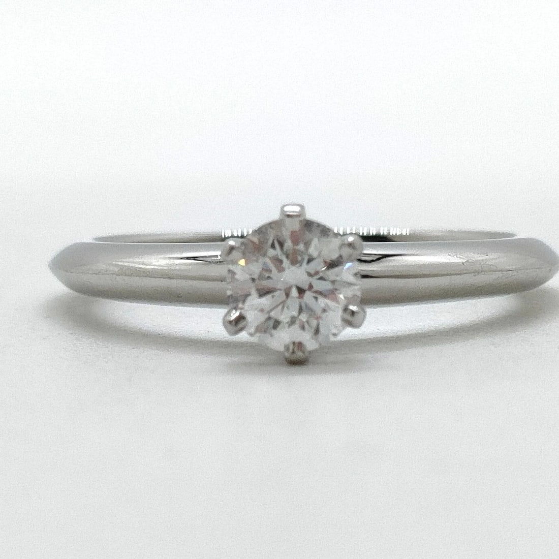JEWELRY LOOSE DIAMOND NATURAL DIAMOND: Jewelry Loose Diamond Natural Diamond Brand: Unbranded Type/Style: Ring Material: Platinum, Main Stone Natural Color: Platinum Size: US 5 3/4 Accessories: None Accessories Notice: When purchasing