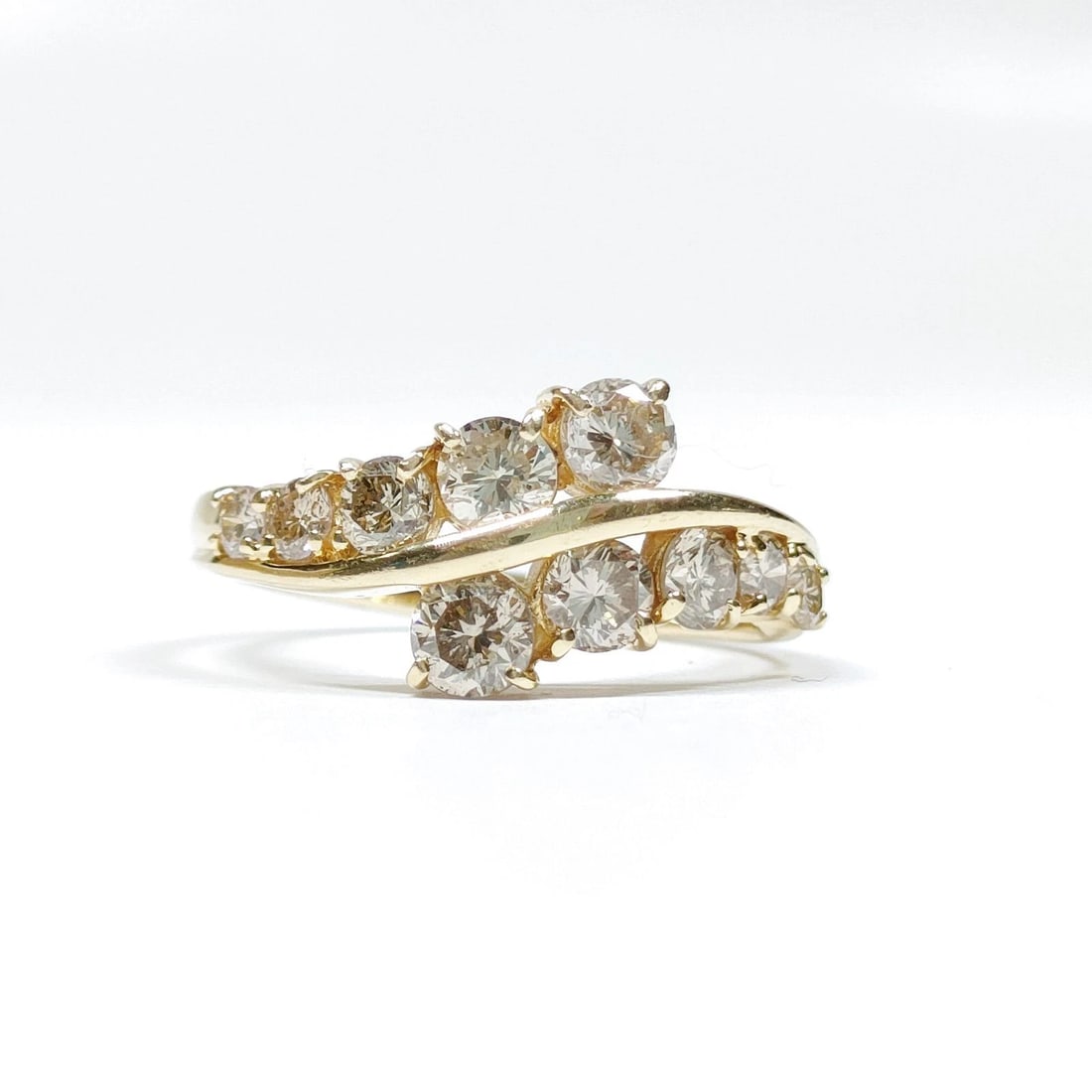 GUCCI RING SILVER: Gucci Ring Silver Brand: Unbranded Type/Style: Ring Material: Gold, Main Stone Natural Color: Yellow Gold Size: US 5 3/4 Accessories: None Accessories Notice: When purchasing pre-owned goo