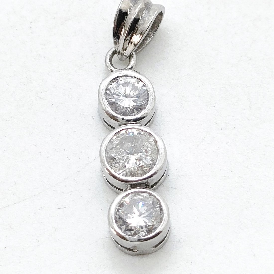 TIFFANY AND CO. RING KNIFE EDGE PLATINUM: Tiffany and Co. Ring Knife Edge Platinum Brand: Unbranded Type/Style: Pendant Head Material: Platinum, Main Stone Natural Color: Platinum Size: Pendant Size : 2.34X0.61 cm / 0.92X0.24 inch