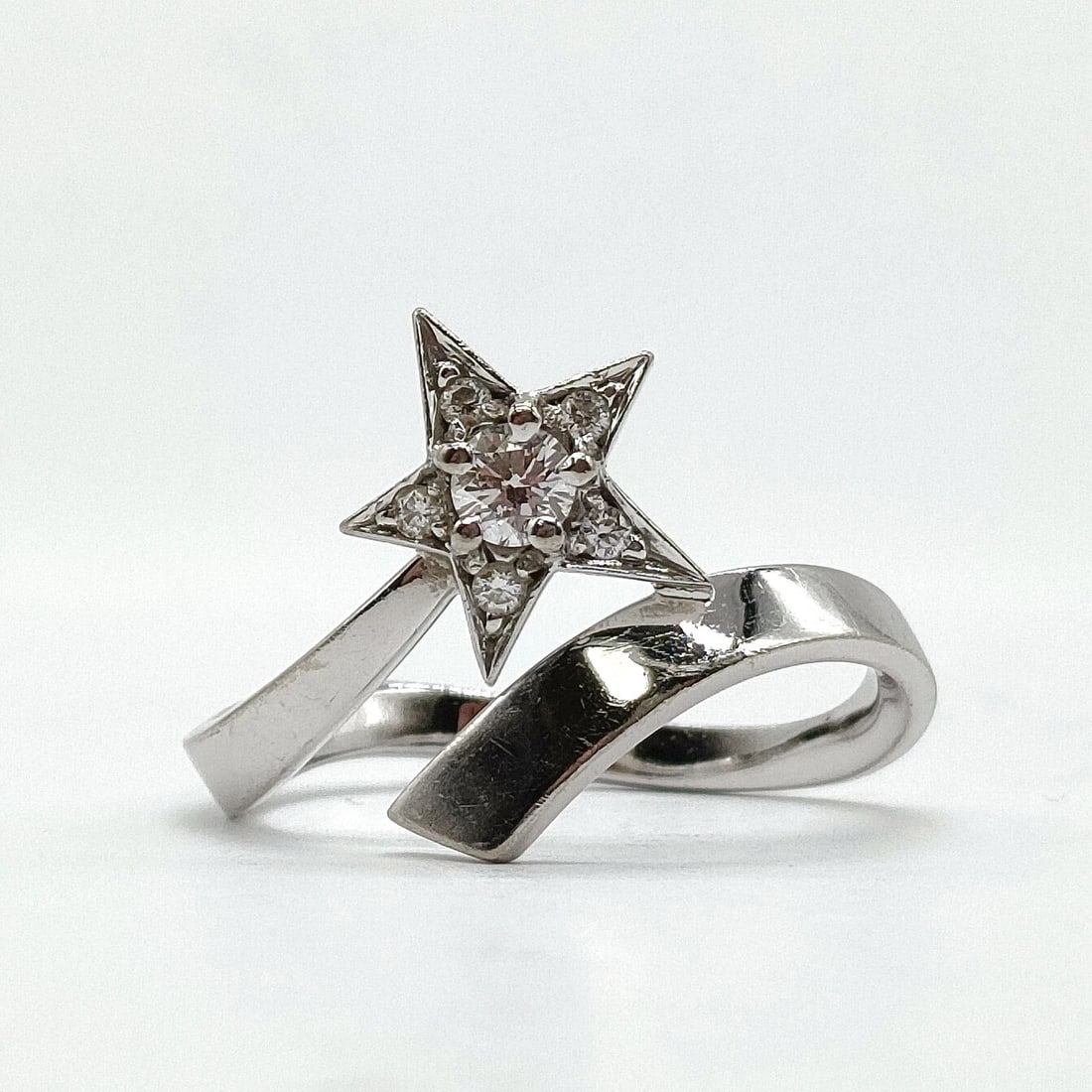 MIU MIU BRACELET SILVER 925: miu miu Bracelet Silver 925 Brand: Unbranded Type/Style: Ring Material: White gold, Main Stone Natural Color: White gold Size: US 5 3/8 Accessories: None Accessories Notice: When purchasin