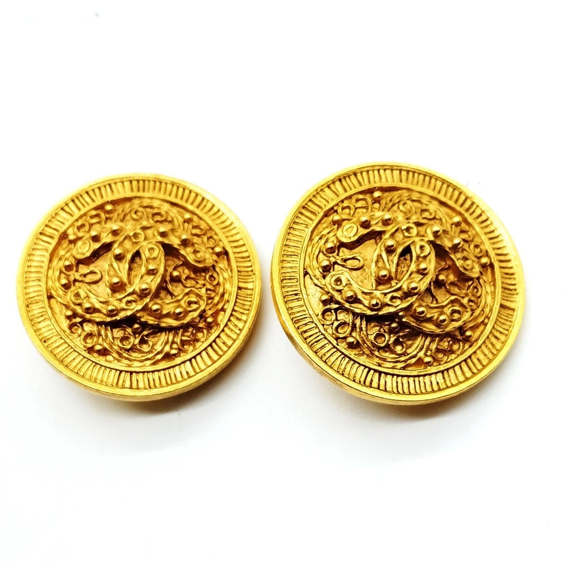 CHANEL EARRING GOLD: Chanel Earring Gold Brand: Chanel Type/Style: Earring Material: Metal, Main Stone Natural Color: Gold Size: none Accessories: None Accessories Notice: When purchasing pre-owned goods, plea