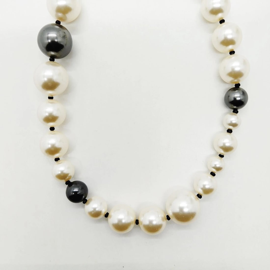 CHANEL NECKLACE WHITES BLACK: Chanel Necklace Whites Black Brand: Unbranded Type/Style: Necklace Material: Whites, Color: Whites Size: Length : 41.5 cm (approx) Accessories: None Accessories Notice: When purchasing pre