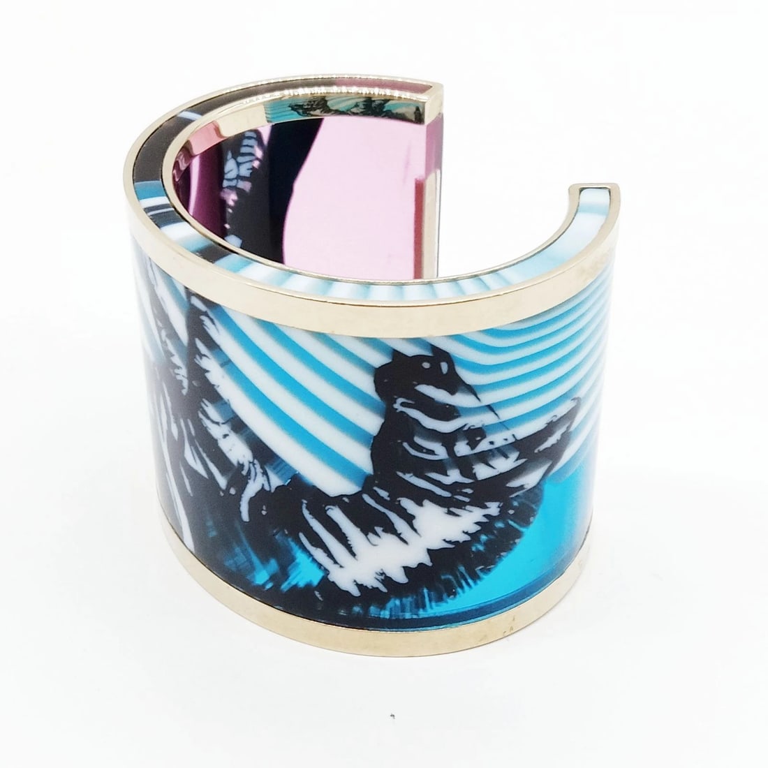 CHRISTIAN DIOR BANGLE BLUE PINKS: Christian Dior Bangle Blue Pinks Brand: Christian Dior Type/Style: Bangle Material: Resin, Color: Blue Size: Length : 12.3 cm (approx) Accessories: None Accessories Notice: When purchasing