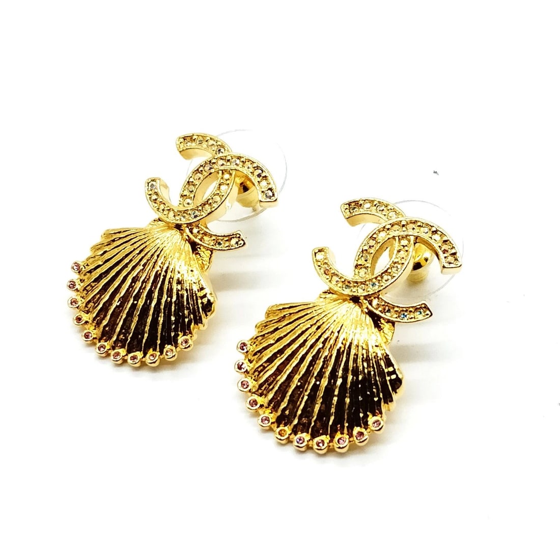 CHANEL PIERCED EARRING GOLD: Chanel Pierced Earring Gold Brand: Chanel Type/Style: Pierced Earring Material: Metal, Color: Gold Size: Full Length : 2.6 cm (approx) Accessories: None Accessories Notice: When purchasing