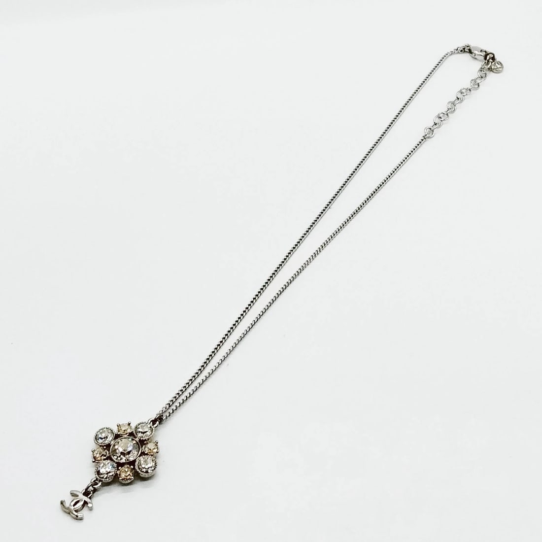 CHANEL PENDANT NECKLACE SILVER (1 of 4)