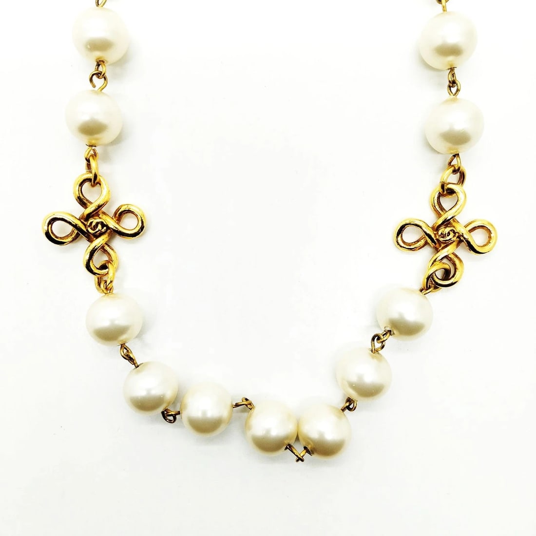 CHANEL NECKLACE WHITES GOLD (1 of 4)