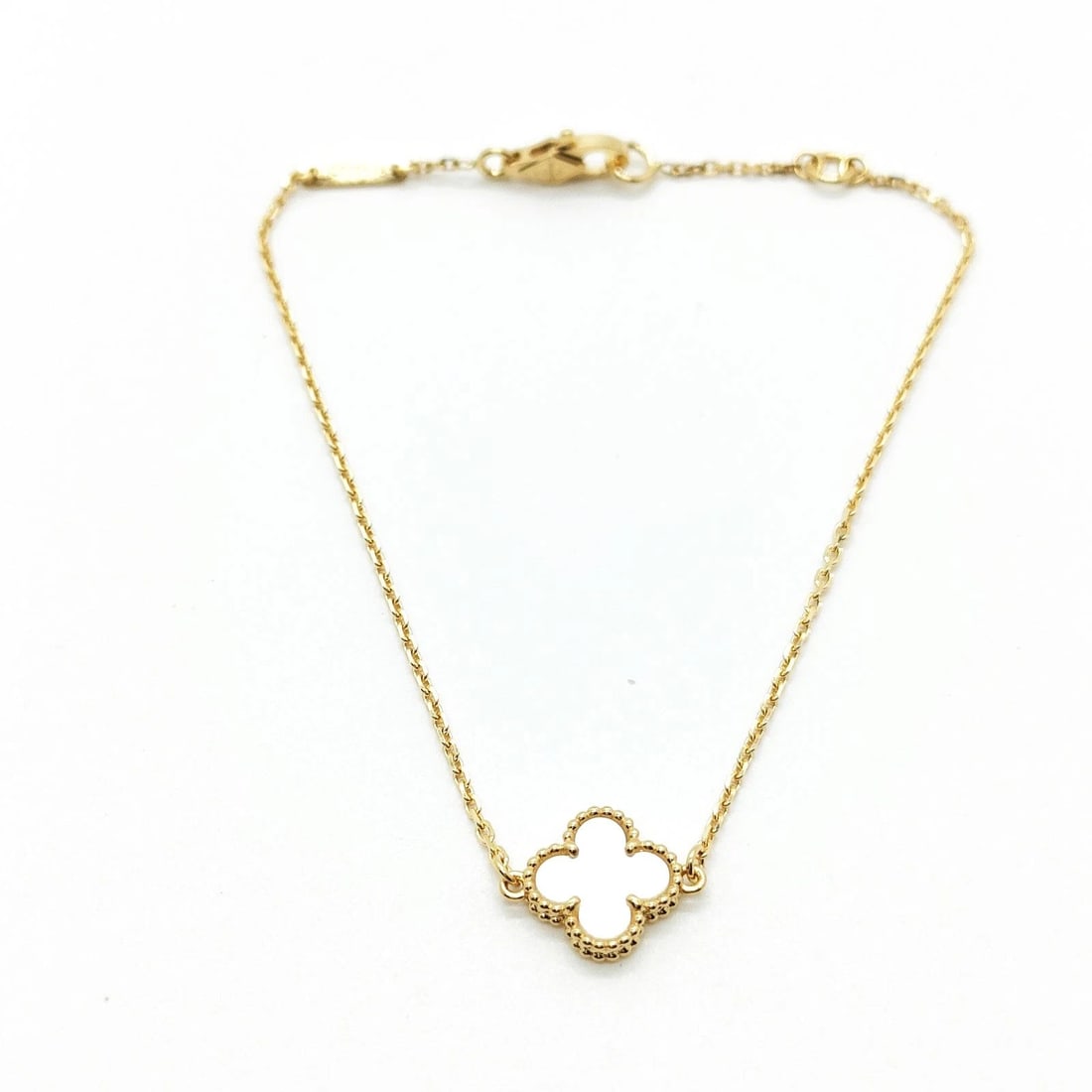 VAN CLEEF AND ARPELS BRACELET SWEET ALHAMBRA GOLD: Van Cleef and Arpels Bracelet Sweet Alhambra Gold Brand: Van Cleef and Arpels Type/Style: Bracelet Material: Gold, Color: Yellow Gold Size: Pendant Size : 0.45X0.59 cm / 0.17X0.23 inch Chain Size : 17