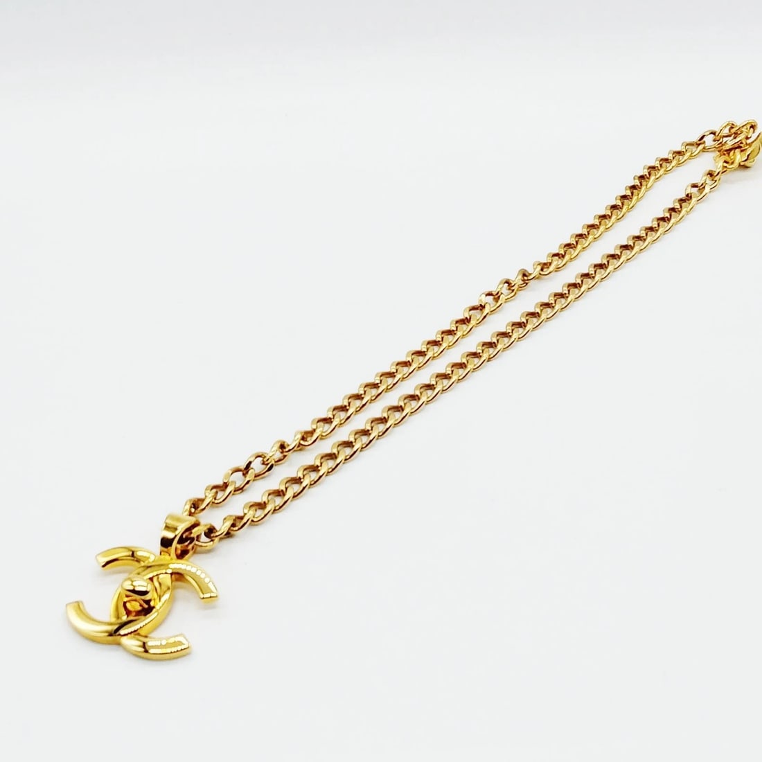 CHANEL PENDANT NECKLACE GOLD (1 of 4)