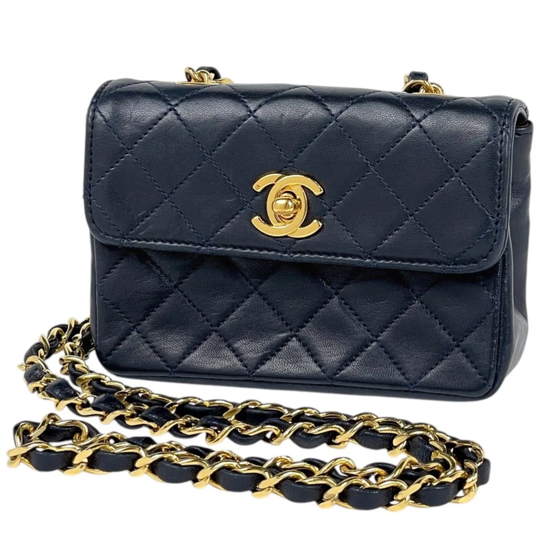 CHANEL (INTERLOCKING) CC LOGO CHAIN SHOULDER BAG: CHANEL (Interlocking) CC logo Chain Shoulder Bag Brand: CHANEL Type/Style: Shoulder Bag Material: leather Color: Navy blue Size: Width 13.5cm(5.3") Height 9cm(3.5") Depth 5cm(2") Accessories: None