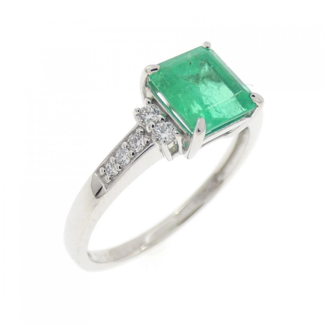 PT950 EMERALD RING: PT950 Emerald Ring Brand: Unbranded Type/Style: Emerald Ring Material: Platinum950, Main Stone Emerald Secondary Stone Diamond Color: Platinum Size: US 6 3/4 Accessories: None Accessories Notice: