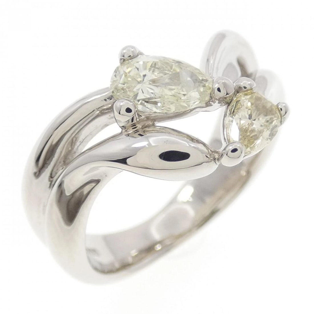 PT900 DIAMOND RING: PT900 Diamond Ring Brand: Unbranded Type/Style: Diamond Ring Material: PT900, Main Stone Natural Color: Silver Size: US 6 1/4 Accessories: None Accessories Notice: When purchasing pre-owne