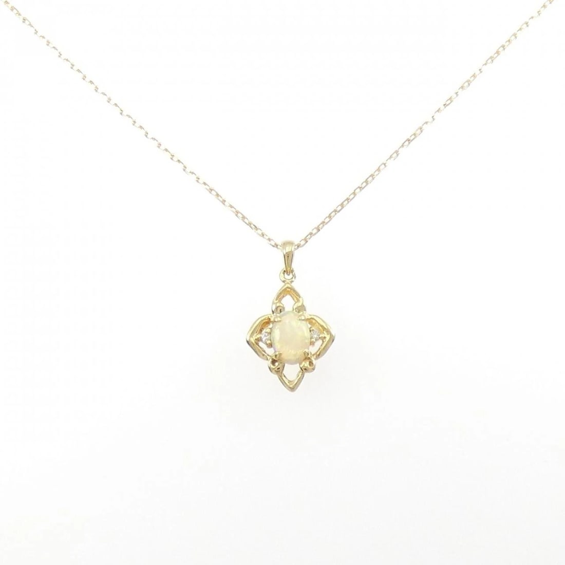 K18YG OPAL NECKLACE: K18YG Opal Necklace Brand: Unbranded Type/Style: Opal Necklace Material: K18YG, Main Stone Opal Secondary Stone Diamond Color: Yellow gold Size: 45cm Actual Size Pendant length approx. x width