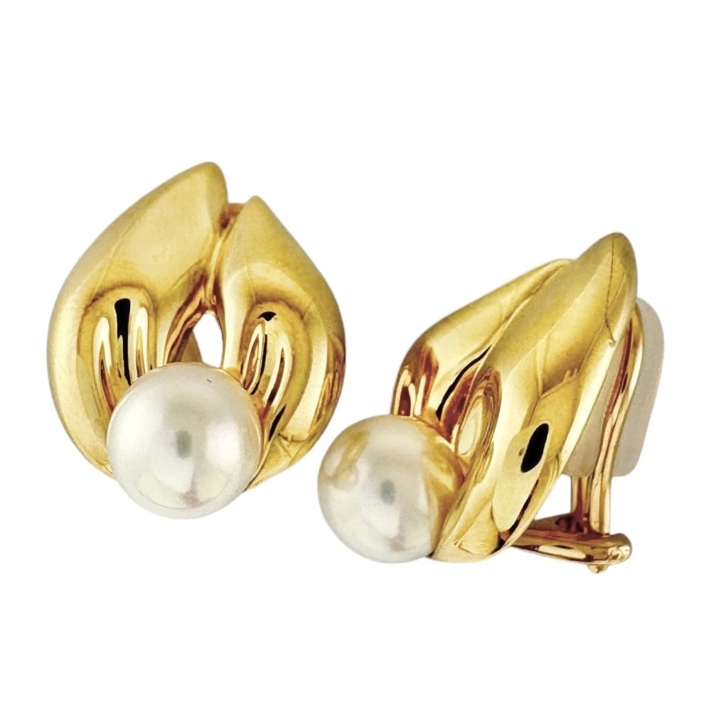 MIKIMOTO EARRING K18 YELLOW GOLD AKOYA PEARL USED: MIKIMOTO Earring K18 yellow gold Akoya pearl used Brand: MIKIMOTO Type/Style: Earring Material: K18 yellow gold Main Stone Akoya pearl Color: gold Size: (CM) 20.0mm x 14.0mm(*mm) Accessories: None