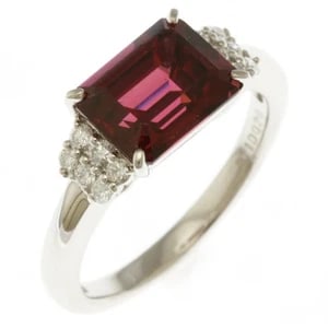 RING PT900PLATINUM GARNET: Ring Pt900Platinum garnet Brand: Unbranded Type/Style: Ring Material: Pt900Platinum Main Stone garnet/Natural Color: Silver Size: US 6 Accessories: None Accessories Notice: When purchasing pre-owned