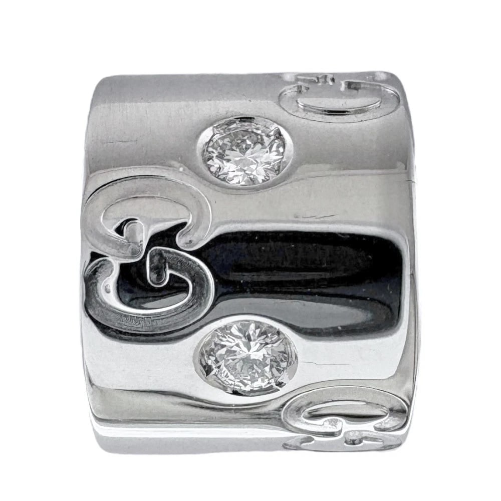 GUCCI PENDANT TOP K18 WHITE GOLD DIAMOND ICON USED: GUCCI Pendant top K18 white gold diamond icon used Brand: GUCCI Type/Style: Pendant top Material: K18 white gold Main Stone Natural Color: Silver Size: CM) Top:W8.5mm x H11.0mm Clasp:W8.0mm x H8.0mm