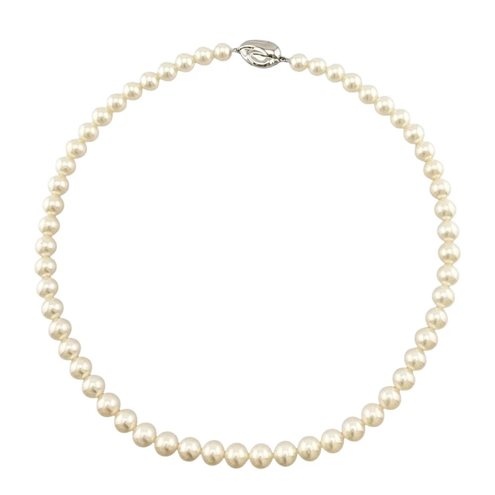 TASAKI NECKLACE SILVER AKOYA PEARL USED: TASAKI Necklace Silver Akoya pearl used Brand: TASAKI Type/Style: Necklace Material: Silver Main Stone Akoya pearl Color: Silver Size: (CM) Total Length:44cm Pearl Diameter: 0.3 "" Accessories: No