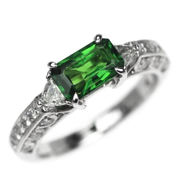 PT900 GREEN GARNET DIAMOND RING: Pt900 green garnet diamond ring Brand: None Type/Style: rings Material: Pt900 Main Stone garnet Color: PT Size: 5.25 US Accessories: None Accessories Notice: When purchasing pre-owned goods, please
