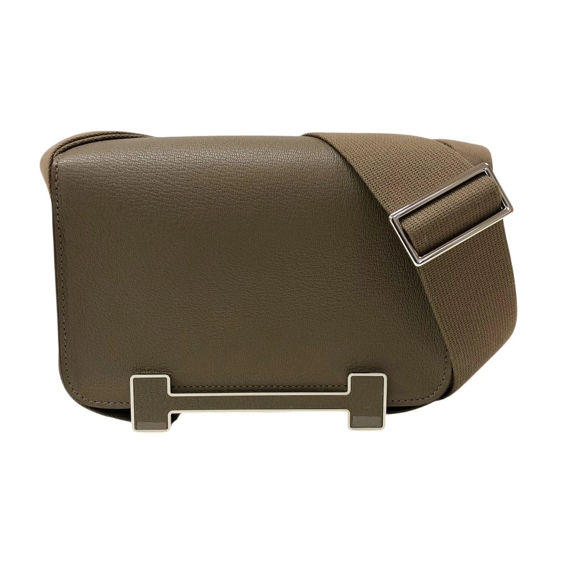 HERMES GETA SHOULDER BAG: HERMES Geta Shoulder Bag Brand: HERMES Type/Style: Shoulder Bag Material: Shave Color: Etop SilverHardware Size: W7.9 x H5.5 x D2.6inch Accessories: None Accessories Notice: When purchasin