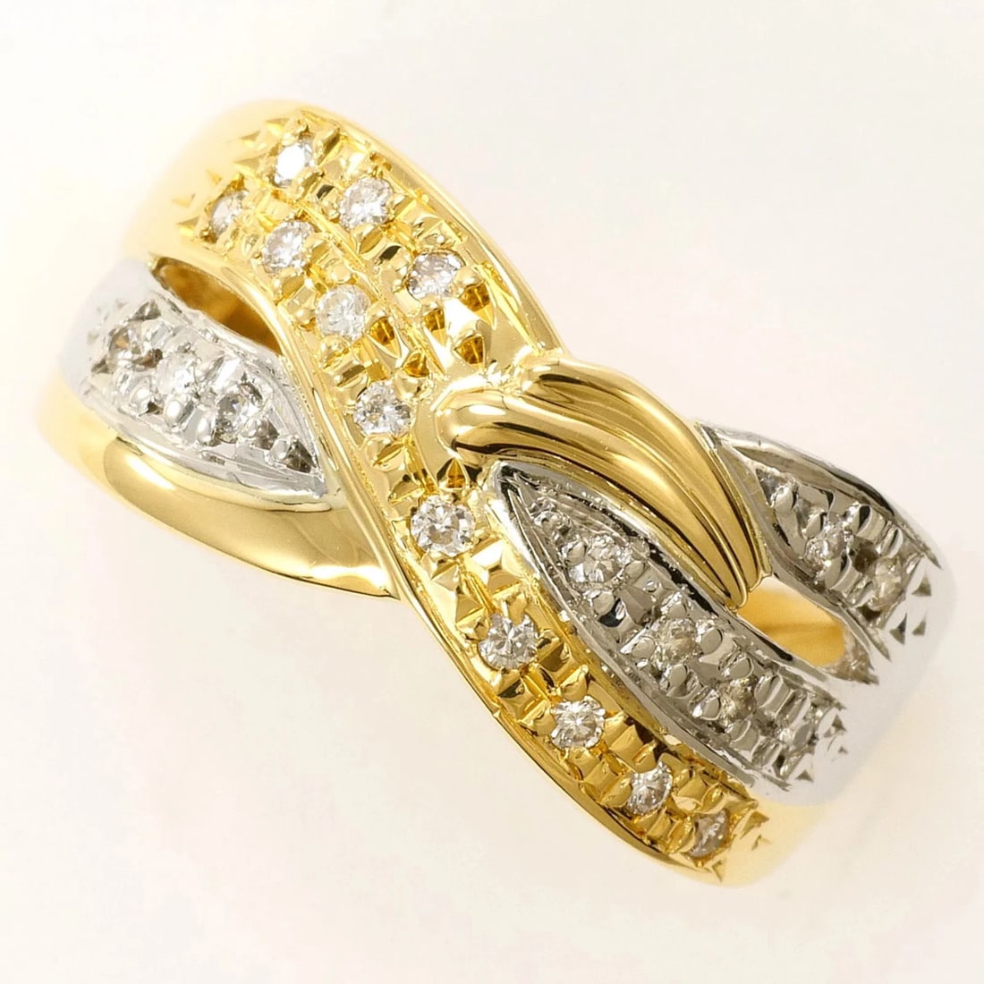 PT900 PLATINUM 18K YELLOW GOLD RING: PT900 Platinum 18K Yellow Gold Ring Brand: Unbranded Type/Style: Band Ring Material: Platinum 900 Yellow gold (18K) Color: Platinum, Yellow gold Size: US 5 Accessories: None Accessories Notice: When