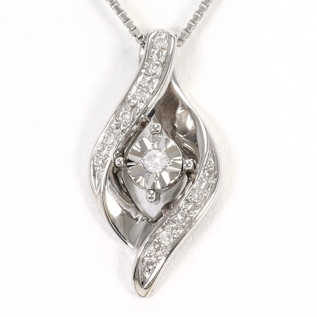 K10 10 GOLD NECKLACE DIAMOND: K10 10 gold Necklace Diamond Brand: No Brand Type/Style: Necklace Material: K10 gold, Main Stone/Creation Diamond Color: Gold Size: total length 46cm Accessories: None Accessories Notice: When