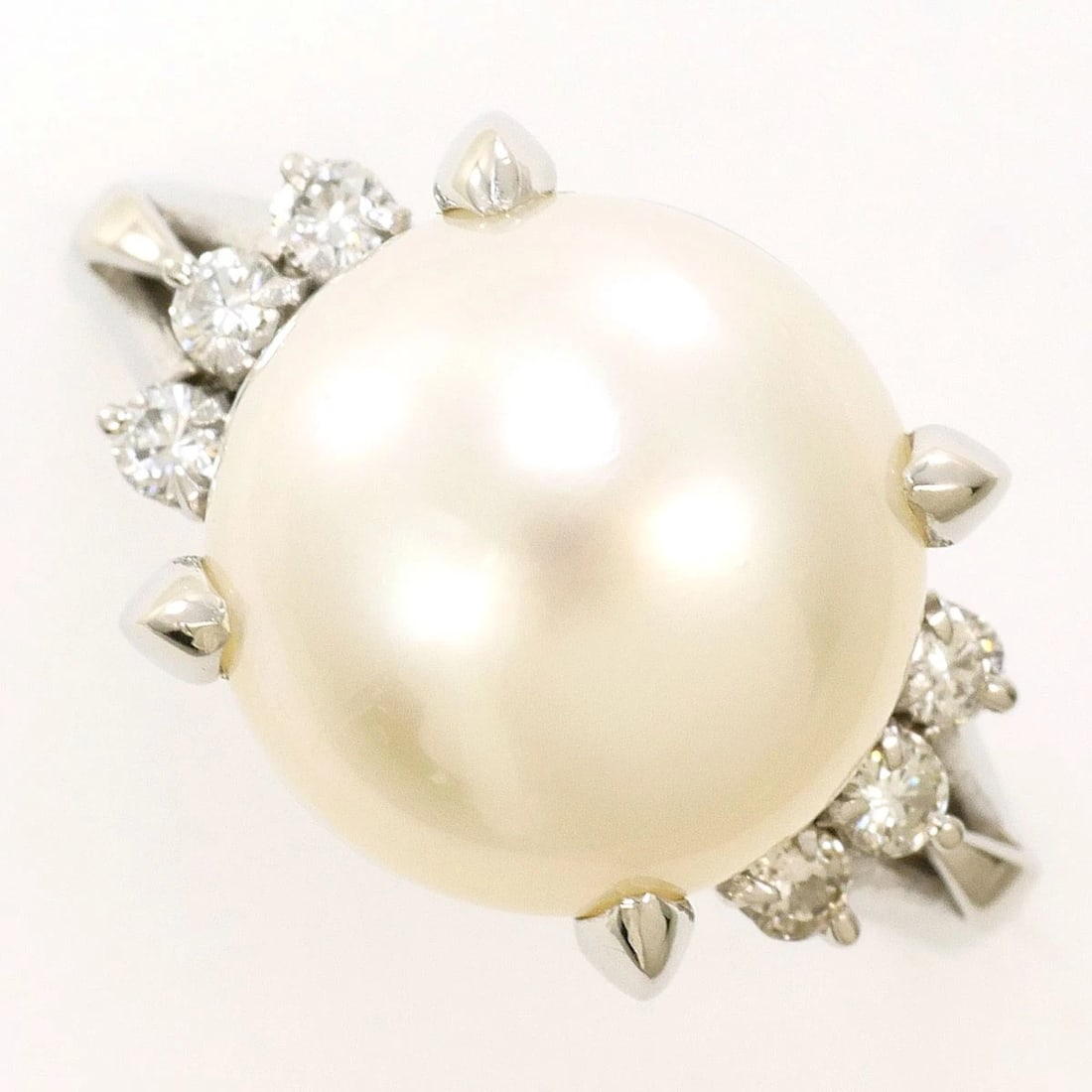 PM900 PLATINUM RING SOUTH SEA PEARL: Pm900 Platinum Ring South Sea Pearl Brand: No Brand Type/Style: Ring Material: Pm900 Platinum, Main Stone/Creation South Sea Pearl Color: Silver Size: US 7 3/4 Accessories: None Accessories Notice: